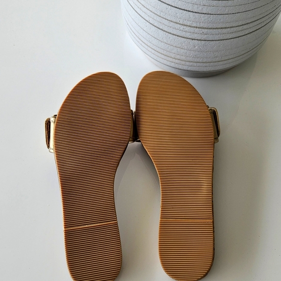 ✨️ Stunning Gold One-Strap Slide Sandal -Size 5 ✨️ - Picture 5 of 5